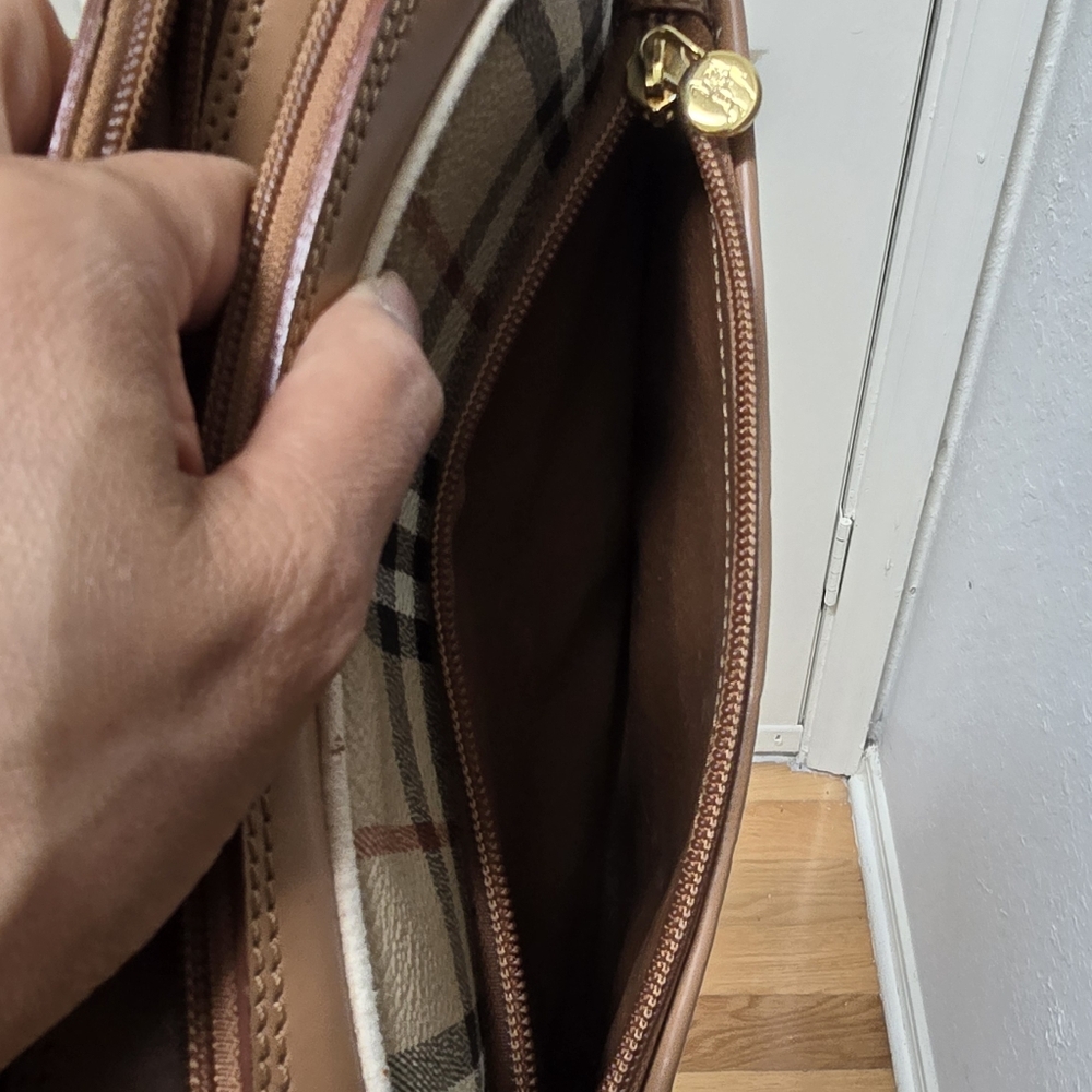 Burberry Multipocket Shoulder Bag 8 in x 10 in x 3.25 in. Bag Drop 18.5 in - Picture 13 of 17